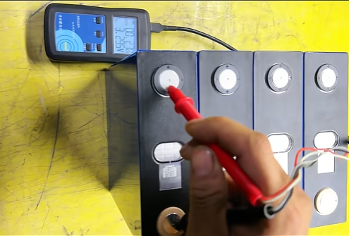 朗凯威米兰体育注册资金简单制作12V230安3度电个性露营移动电源
