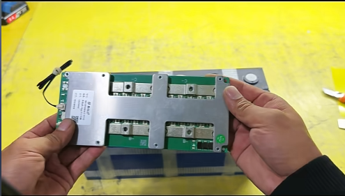 朗凯威米兰体育注册资金简单制作12V230安3度电个性露营移动电源