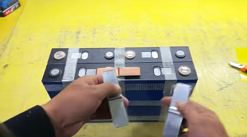 朗凯威米兰体育注册资金简单制作12V230安3度电个性露营移动电源